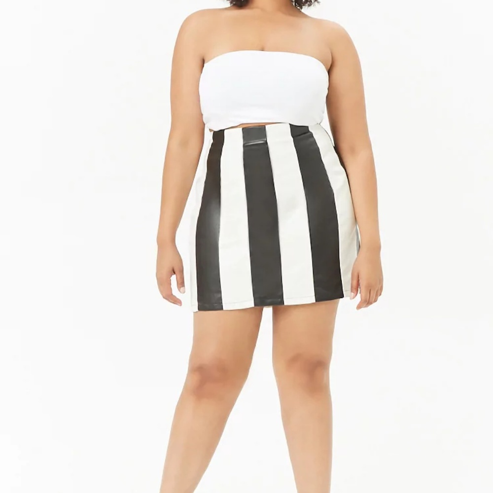 Forever 21 plus faux leather mini skirt - NEW
